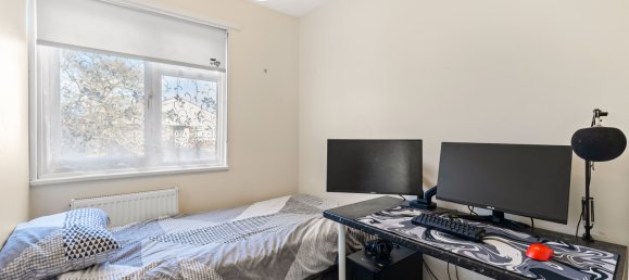 4 bedrooms House in Reigate, United Kingdom No. 990 11