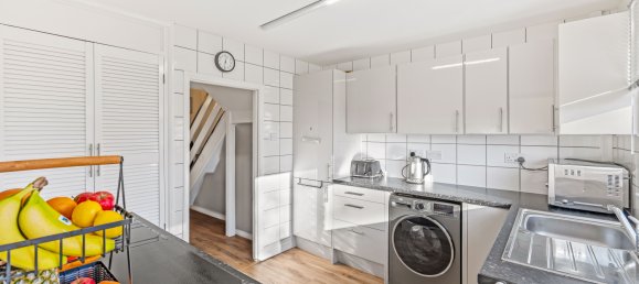 4 bedrooms House in Reigate, United Kingdom No. 990 6