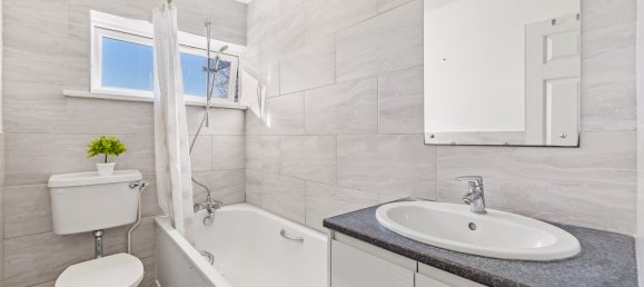 4 bedrooms House in Reigate, United Kingdom No. 990 10