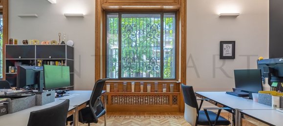 4 bedrooms Apartment in Milan, Italy No. 313939 6