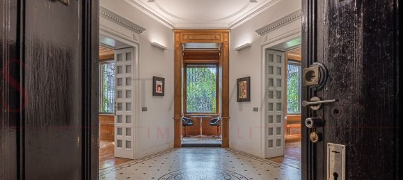 4 bedrooms Apartment in Milan, Italy No. 313939 13