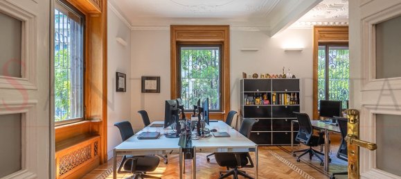 4 bedrooms Apartment in Milan, Italy No. 313939 8