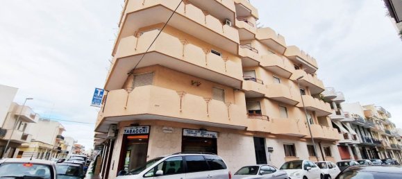 5 rooms Apartment in Andria, Italy No. 80506 3