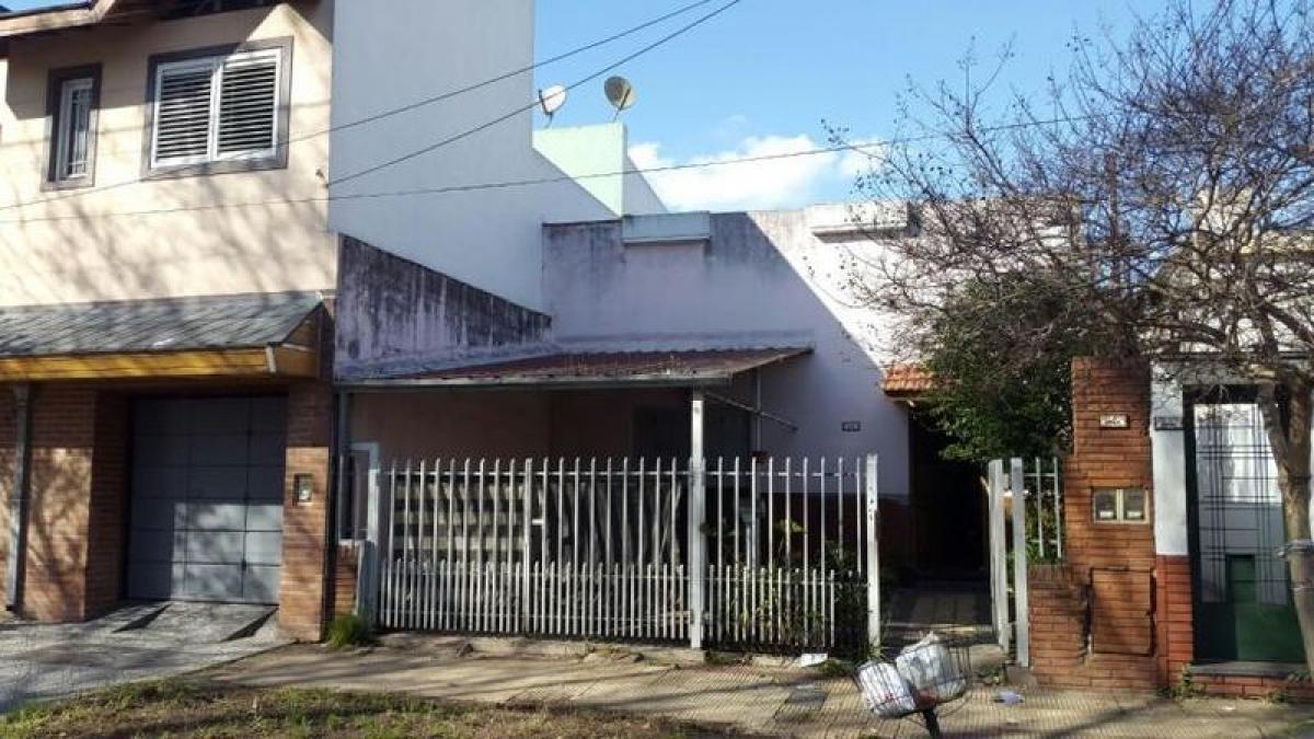 3 bedrooms House in Tres de Febrero, Argentina No. 20086