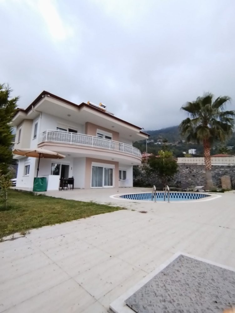 Villa 3+1 à Oba, Turkey No. 50315