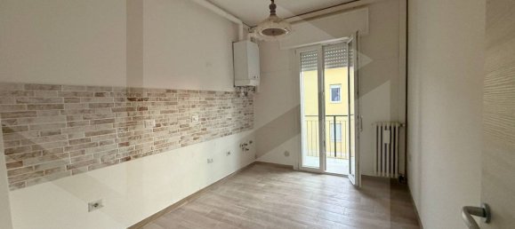 4غرفة شقة في Castelnuovo Rangone, Italy رقم 23254 6