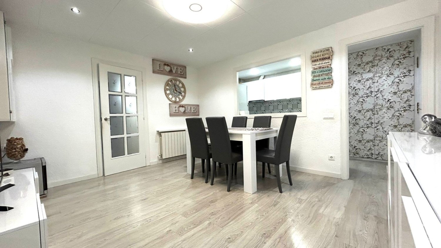 Apartamento de 3 dormitorios en La Llagosta, Spain No. 260112