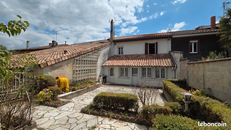 Casa de 3 dormitorios en Montauban, France No. 301764