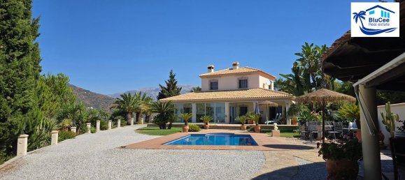3 bedrooms Villa in Sayalonga, Spain No. 166359 3