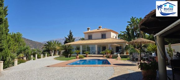3 bedrooms Villa in Sayalonga, Spain No. 166359 2