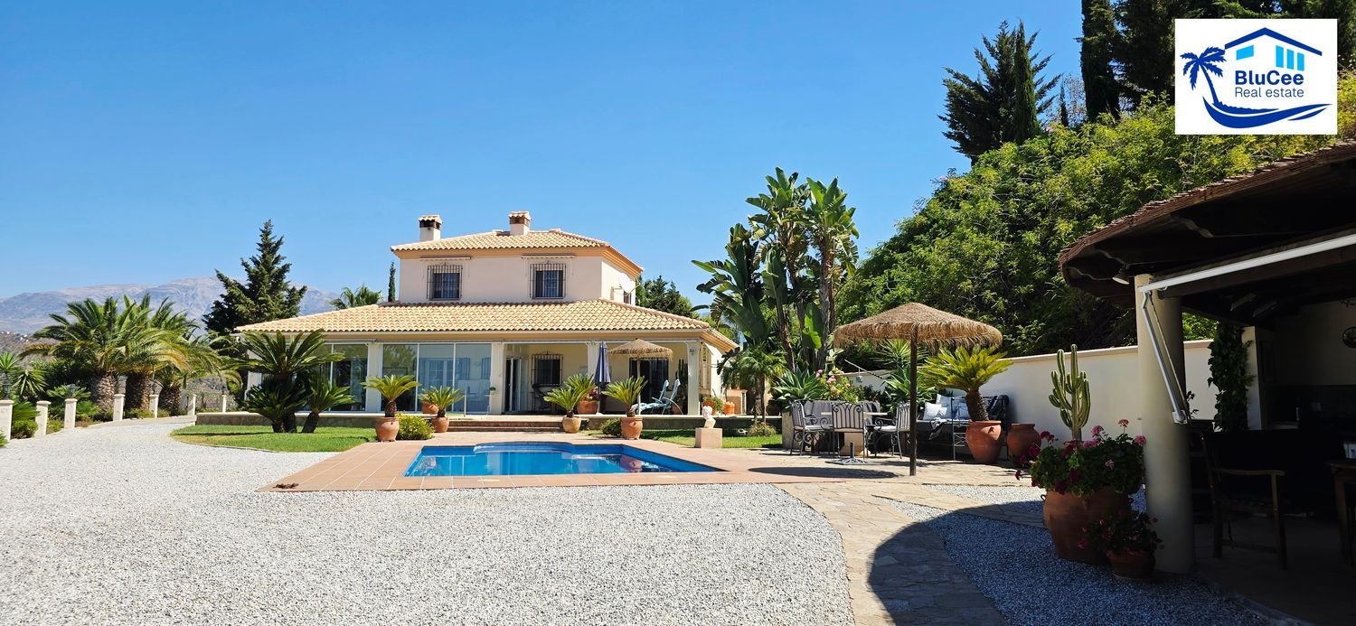 3 bedrooms Villa in Sayalonga, Spain No. 166359