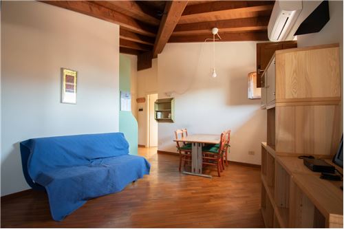 1 bedroom Apartment in Iseo, Italy No. 279201