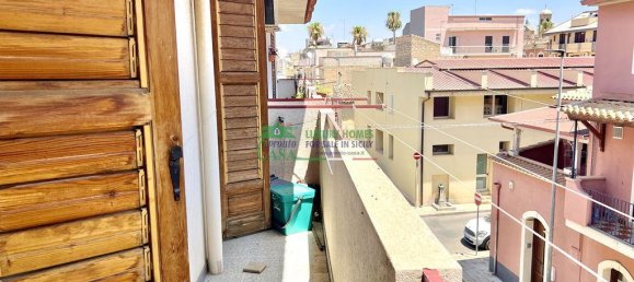 Квартира с 3 комнатами в Санта Кроче Камерина, Италия № 127622 5