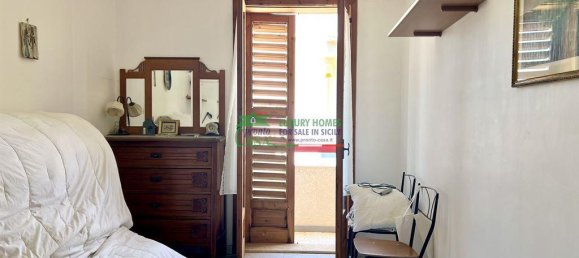 Квартира с 3 комнатами в Санта Кроче Камерина, Италия № 127622 11