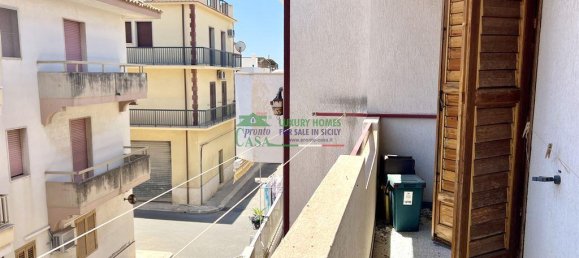 Квартира с 3 комнатами в Санта Кроче Камерина, Италия № 127622 7