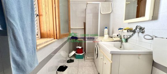 Квартира с 3 комнатами в Санта Кроче Камерина, Италия № 127622 15