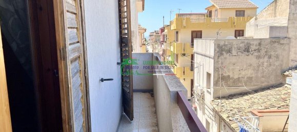 Квартира с 3 комнатами в Санта Кроче Камерина, Италия № 127622 12