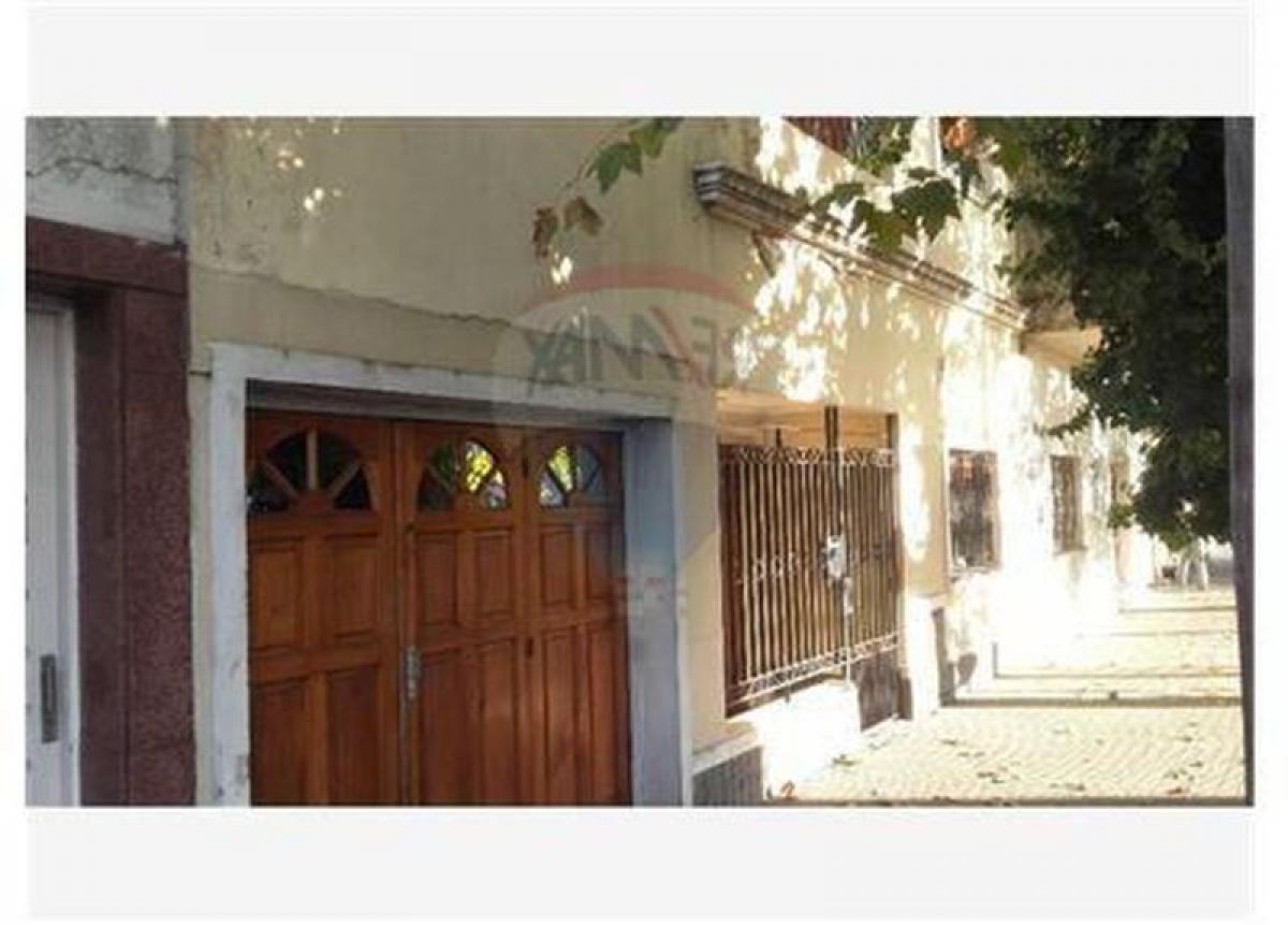 2 bedrooms House in Tres de Febrero, Argentina No. 1029