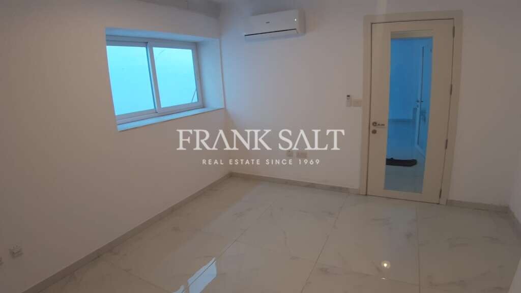 Bureau à Burmarrad, Malta 13m² No. 12575