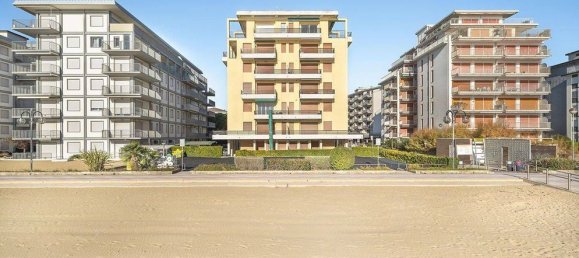 3 bedrooms Penthouse in Jesolo, Italy No. 337288 4