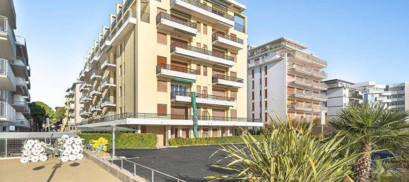 3 bedrooms Penthouse in Jesolo, Italy No. 337288 3