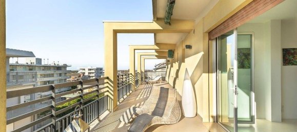 3 bedrooms Penthouse in Jesolo, Italy No. 337288 12