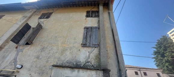 6 rooms House in Rossano Veneto, Italy No. 175165 3