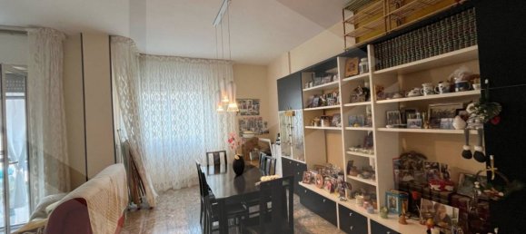 Apartamento de 4 divisões em Bari, Italy N.º 19491 3