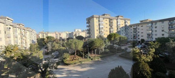 Apartamento de 4 divisões em Bari, Italy N.º 19491 32