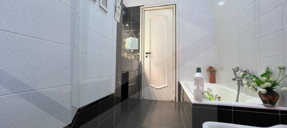 Apartamento de 4 divisões em Bari, Italy N.º 19491 13