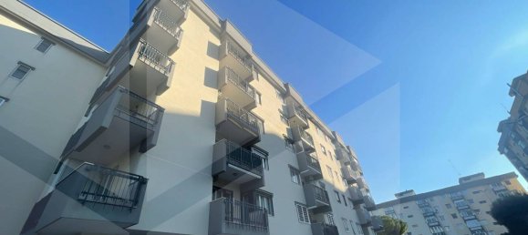 Apartamento de 4 divisões em Bari, Italy N.º 19491 26