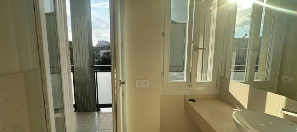 3 bedrooms Apartment in Milan, Italy No. 313153 24