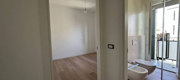 3 bedrooms Apartment in Milan, Italy No. 313153 12