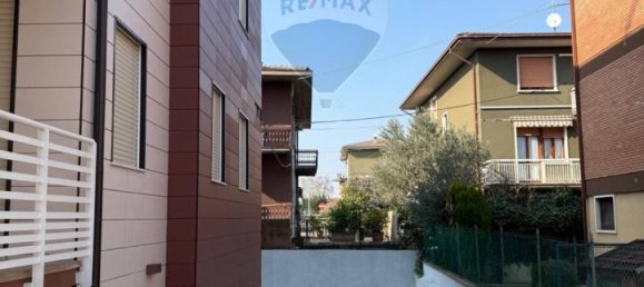 Apartamento de 4 habitaciónes en Verona, Italy No. 32547 37