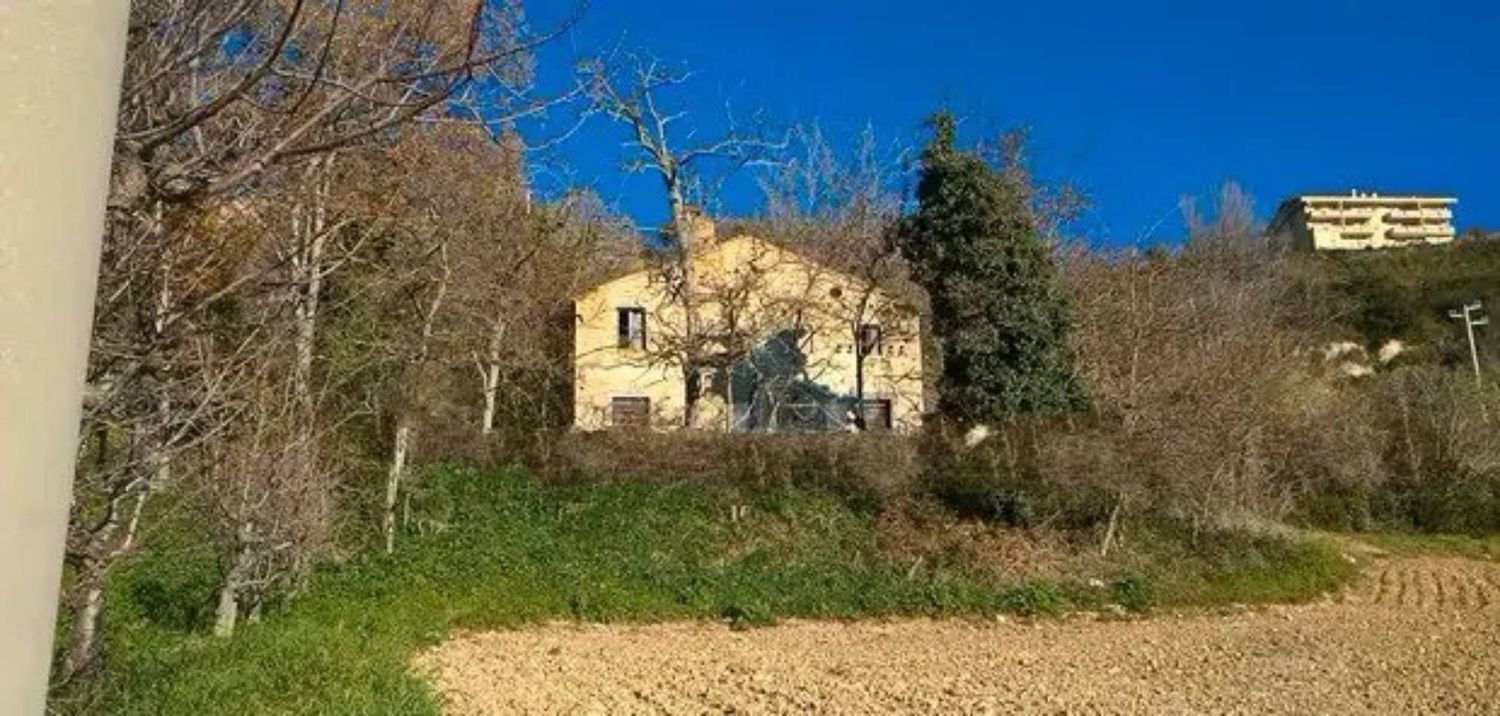 Casa de 8 habitaciónes en Monterubbiano, Italy No. 176175