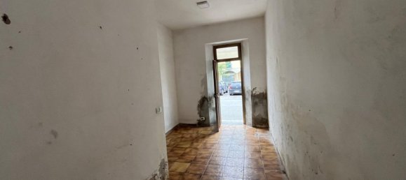 4 bedrooms House in Marzano, Italy No. 365587 11