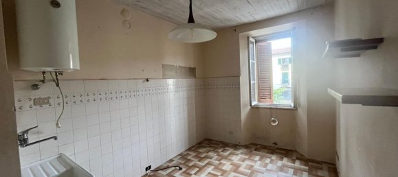 4 bedrooms House in Marzano, Italy No. 365587 13