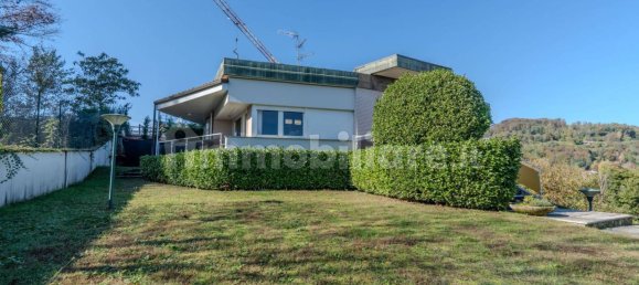 3 bedrooms Villa in Arona, Italy No. 107754 11