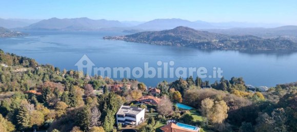 3 bedrooms Villa in Arona, Italy No. 107754 6