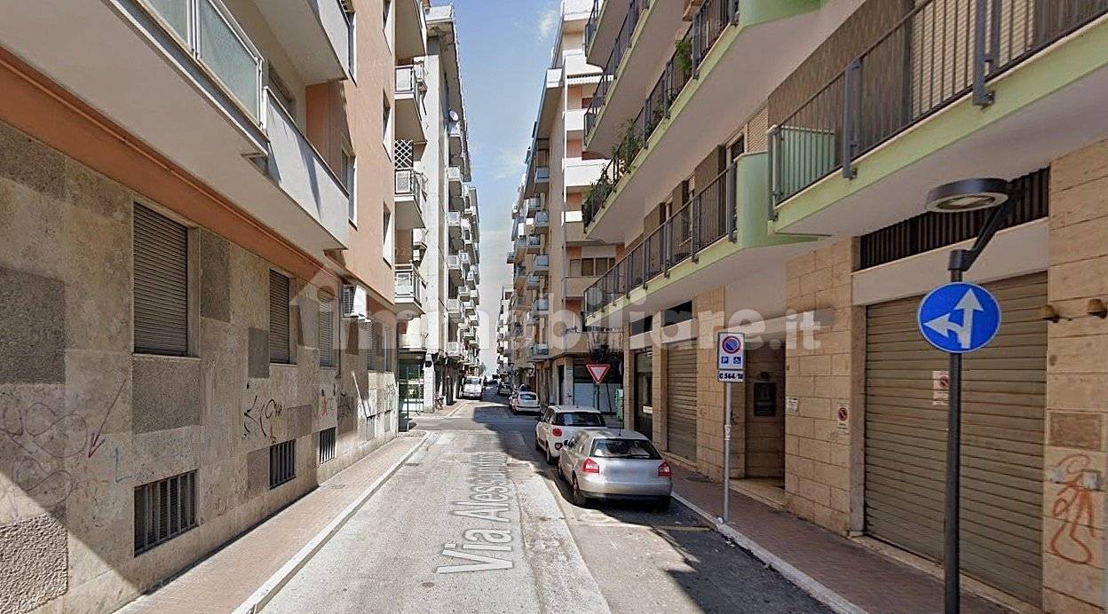 Квартира с 3 спальнями в Пескара, Италия № 296142