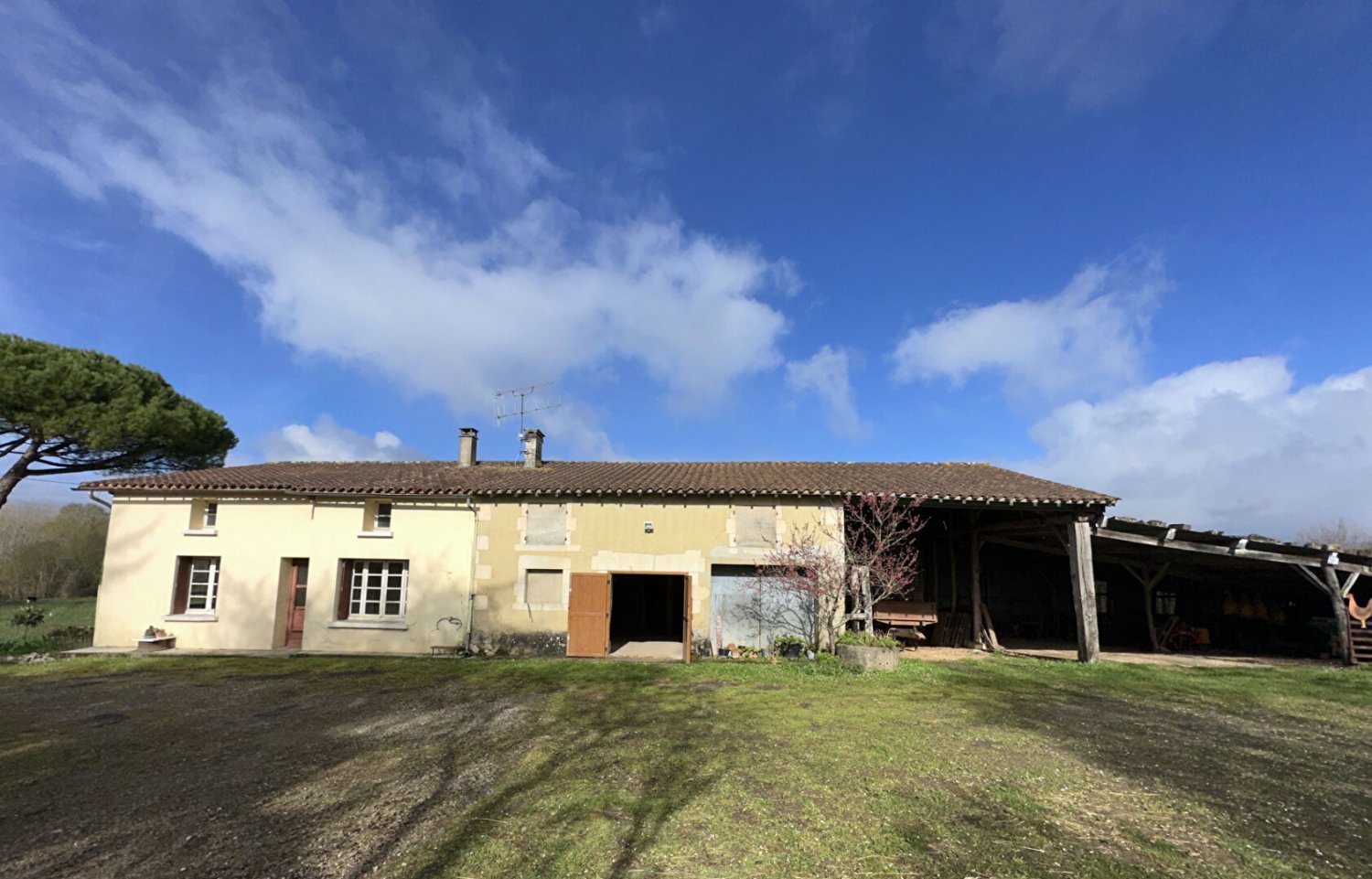 5 bedrooms House in Pont-l'Abbe-d'Arnoult, France No. 197483