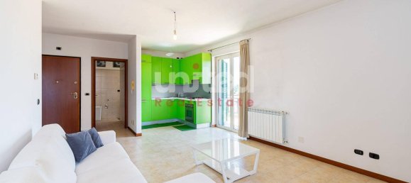 3 rooms Apartment in Rome, Italy No. 178525 8