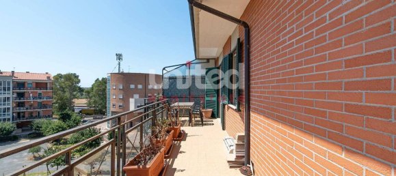 3 rooms Apartment in Rome, Italy No. 178525 4