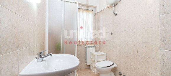 3 rooms Apartment in Rome, Italy No. 178525 10