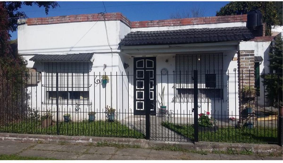 2 bedrooms House in San Miguel, Argentina No. 18850