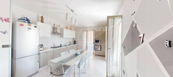 Apartamento de 3 dormitorios en Mariglianella, Italy No. 24675 4