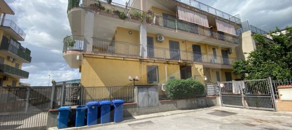 Apartamento de 3 dormitorios en Mariglianella, Italy No. 24675 3