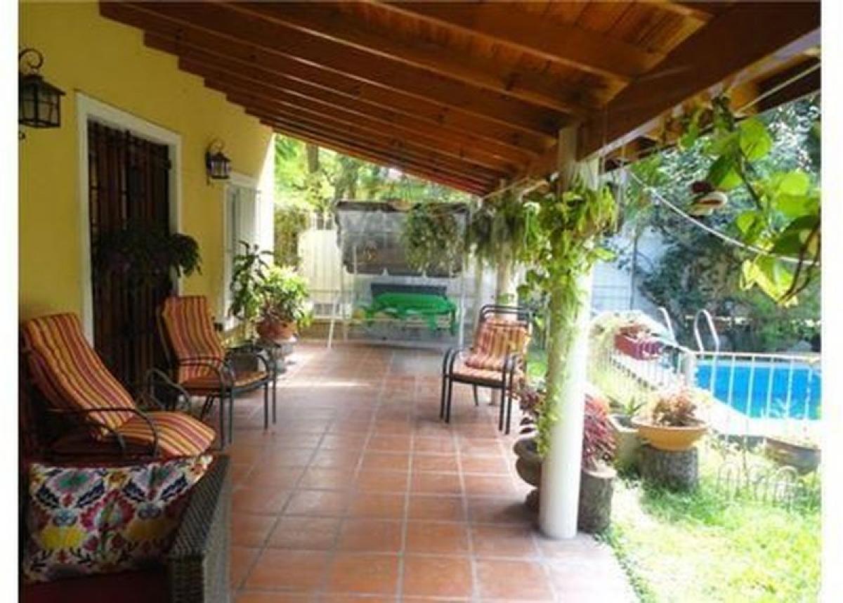 Casa de 2 dormitorios en Escobar, Argentina No. 8988