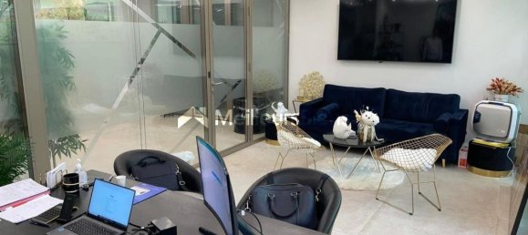 385m² Office in Paris, France No. 322813 2