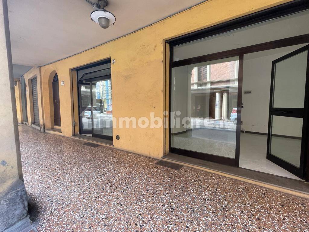 Propiedad comercial de 1 habitación en Bologna, Italy No. 357258